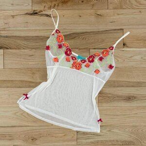 VTG white sheer cami tank with floral embroidered appliqué 🌸 delicate mesh